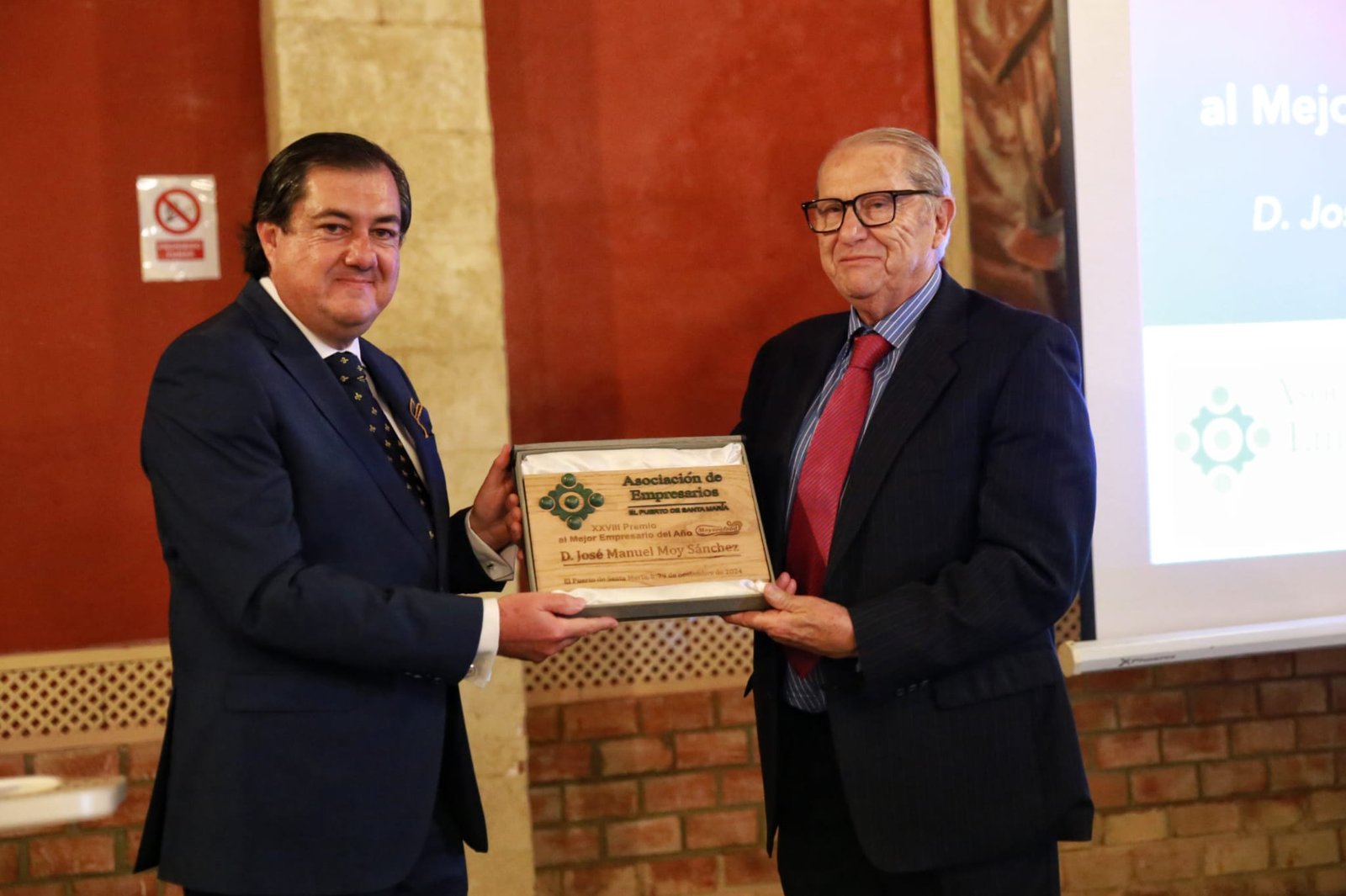 fotografia de la sección mejor empresario